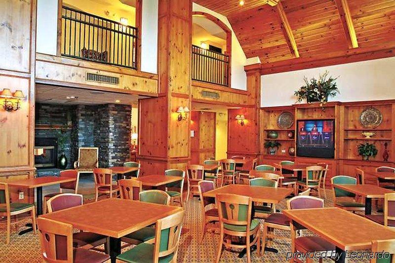Hampton Inn & Suites Charlotte/Пайнвилл Ресторан фото