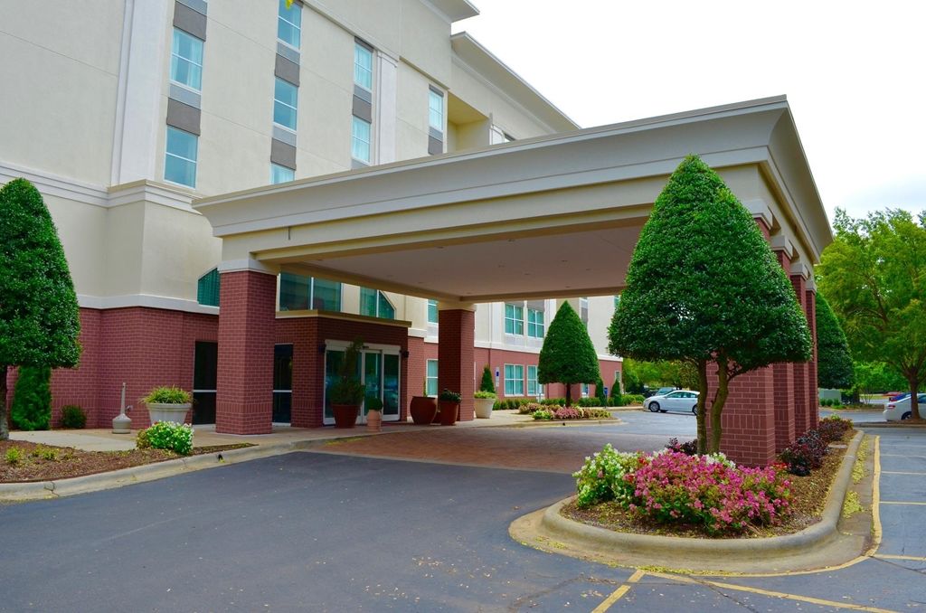 Hampton Inn & Suites Charlotte/Пайнвилл Экстерьер фото