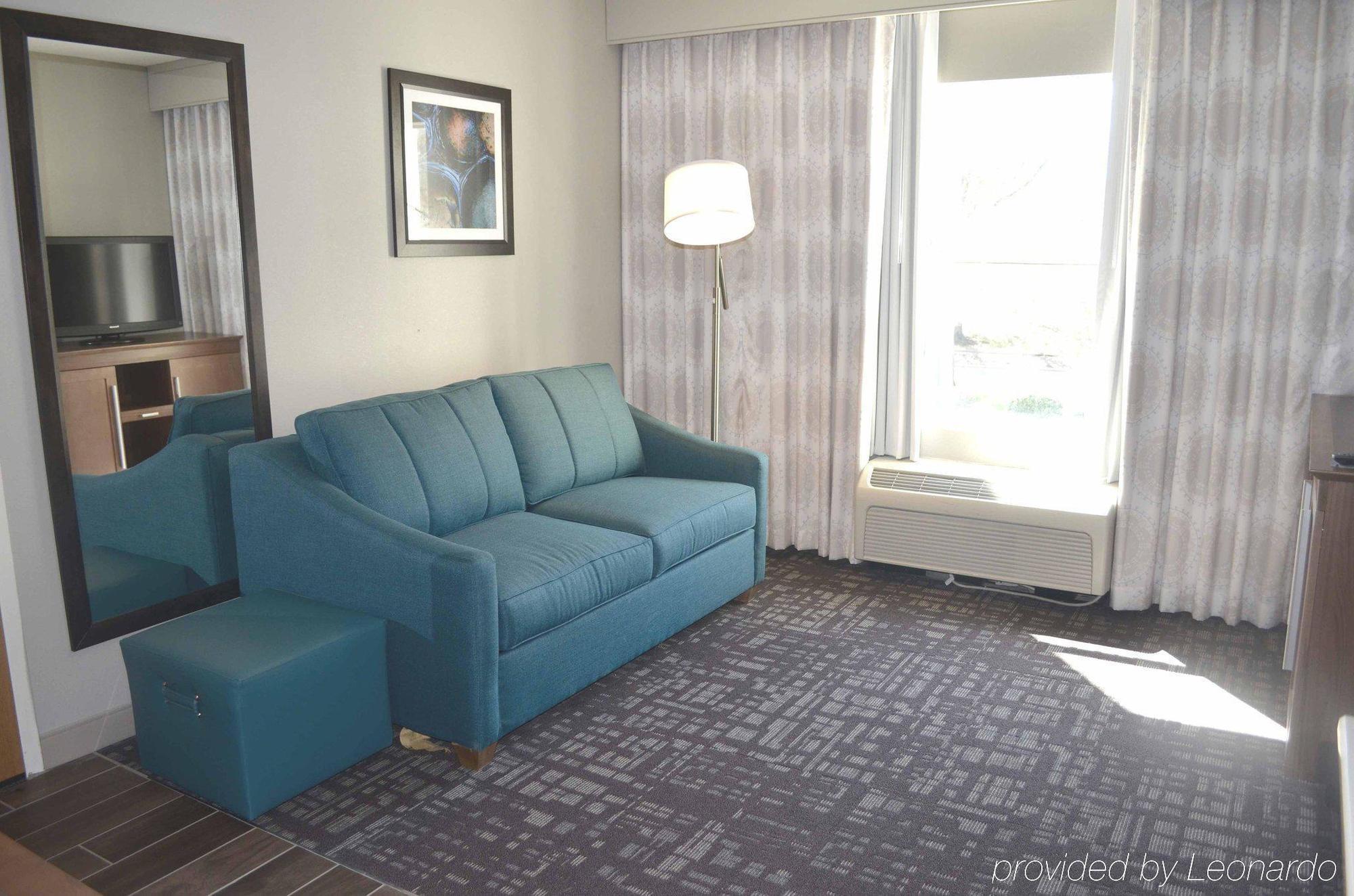 Hampton Inn & Suites Charlotte/Пайнвилл Экстерьер фото