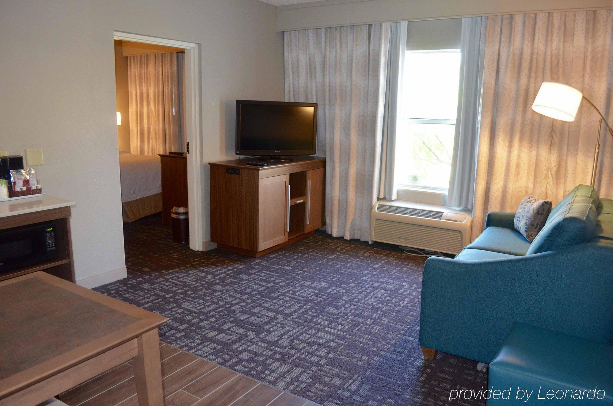 Hampton Inn & Suites Charlotte/Пайнвилл Экстерьер фото